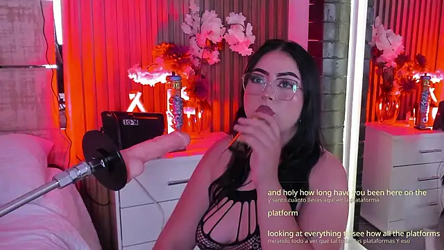 Emberrvelvetn Live XXX chat