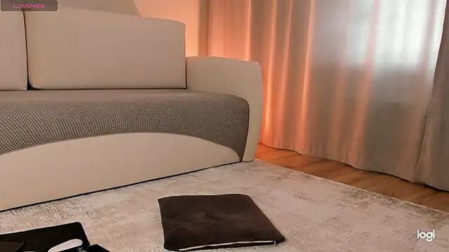 AmelinaLove: онлайн-секс-чат