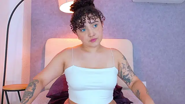 Tracielowe_w Chat XXX in diretta