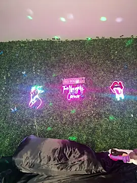 Pokazy przed kamerką – RenaThickAss