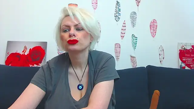 Pokazy przed kamerką – Playful_Goldie_WOW__