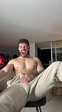 Valenthino_Salvatore 即時 XXX 聊天