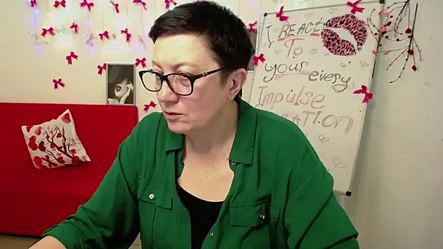 EmilyL0ve Chat XXX in diretta