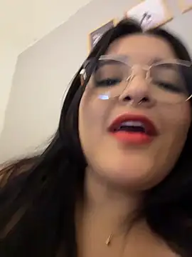 victtoria18 即時 XXX 聊天