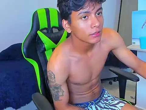 دردشة PaulTallx الجنسية المباشرة