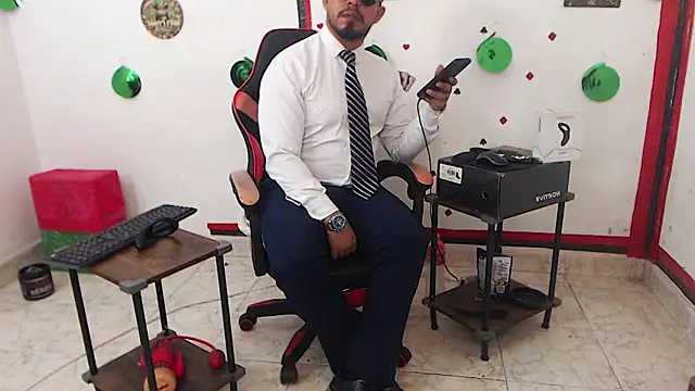 KalethBigDick élő XXX-chatje