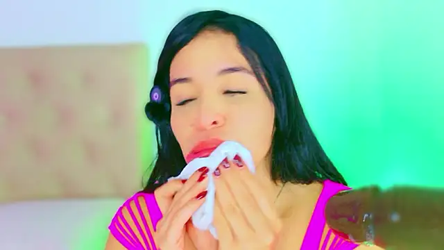 Chat +18 de CharlootteEvans ao vivo