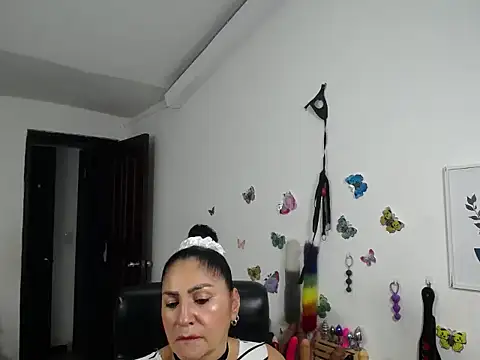 Chat +18 de mature_bigboobs10 ao vivo
