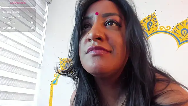 LadyNahirのライブXXXチャット