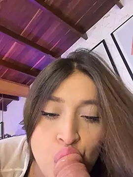 MiaKay1 Adlı Modelin Canlı XXX Sohbeti