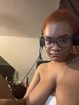 nickytheehawtie élő XXX-chatje