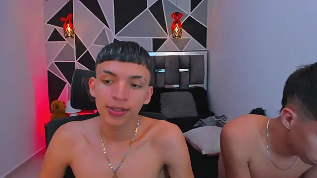 Juan_Nd_Steven: διαδικτυακό σόου στην κάμερα