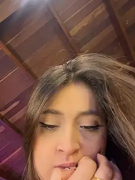 MiaKay1 – Naživo XXX chat