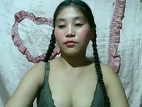 SexyAsianPussy4uのライブXXXチャット