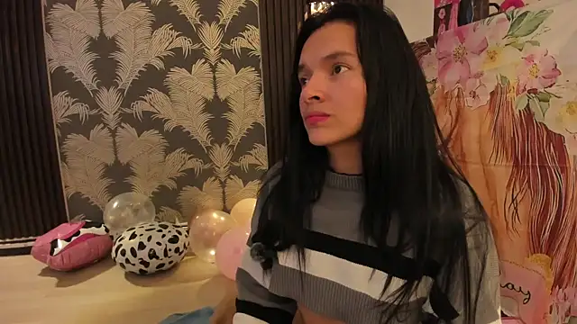 _shantal_smith Adlı Modelin Canlı XXX Sohbeti