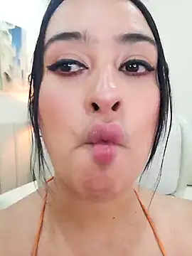 Chat XXX en directo de DaniRousse