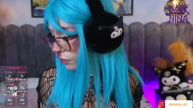 Dark_nina_ Show in webcam