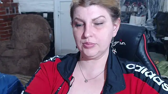 XXX chat uživo modela piticaforever