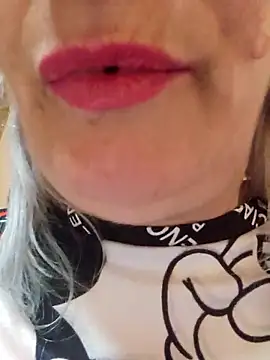 LadyTouch's Live XXX Chat