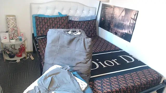 NinaDOM4CUM: απευθείας συνομιλία ΧΧΧ