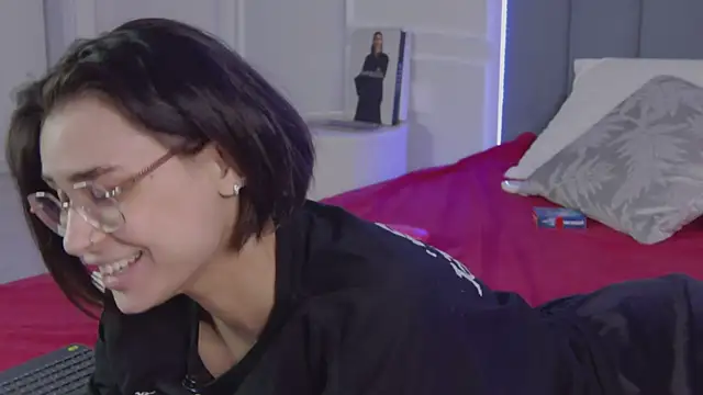 VioletAsh Adlı Modelin Canlı XXX Sohbeti