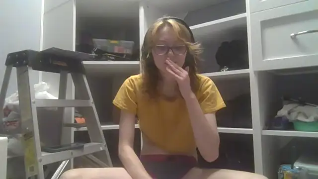 yourprettybird's Webcam Show