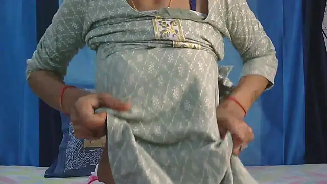 Aarti_misty71 网络视讯表演