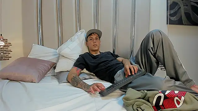 Chatroom XXX en direct de Ethan_Wolfe