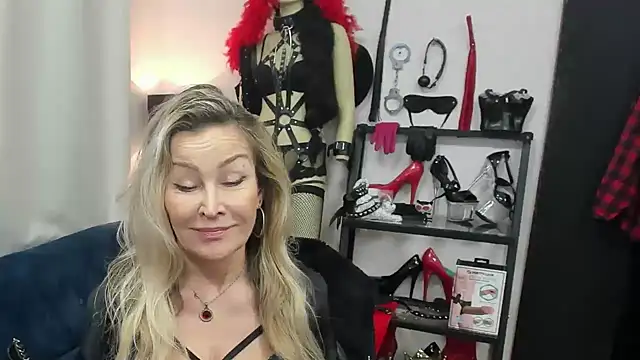 crystaLUX: вебкам-шоу