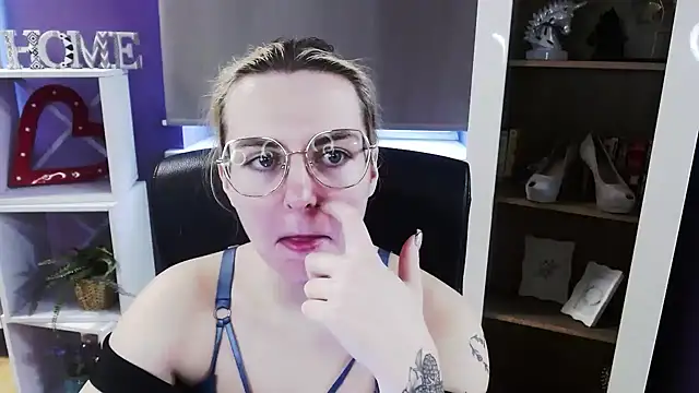 Zoey_Erotic Adlı Modelin Canlı XXX Sohbeti