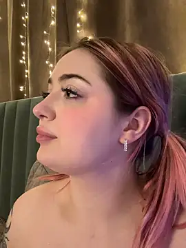 KellyMoors Chat XXX live