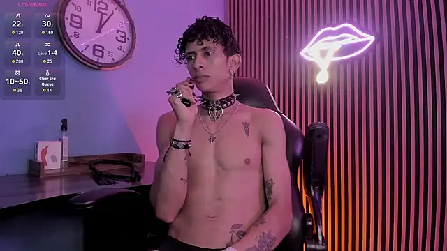 Maximoking26's Webcam Show