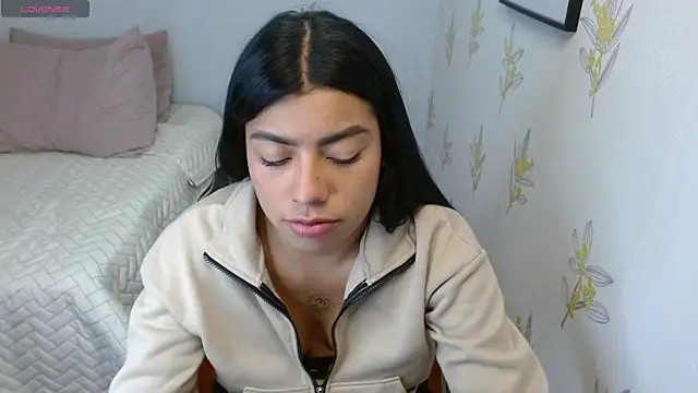 Онлайн чат XXX Laia_white