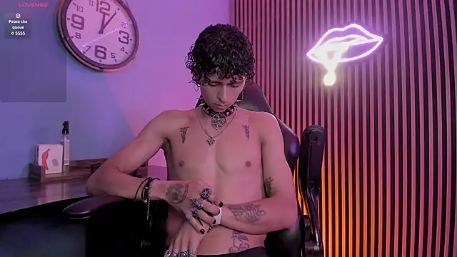 Maximoking26's Live XXX Chat