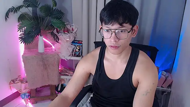 Chatroom XXX en direct de pinkcock_froi2305