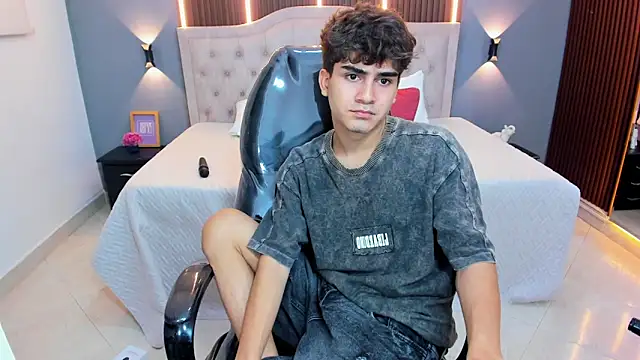 Tommy18__ Live XXX-chat