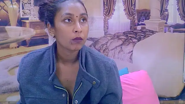 IndianSexyButt's Live XXX Chat