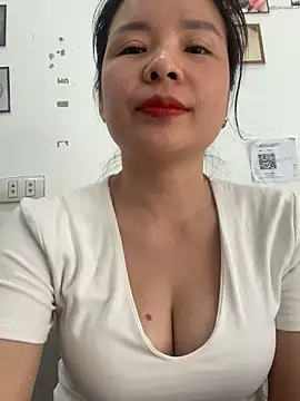 Ivy_Trix2's Live XXX Chat