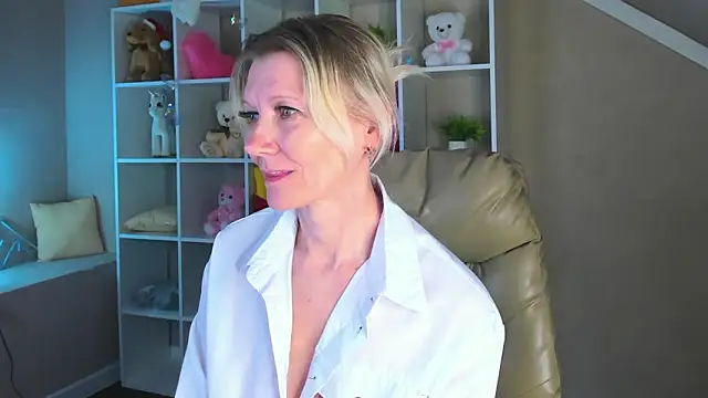 Julie_Lucas: вебкам-шоу