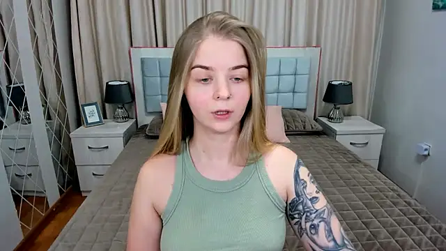 SirenaDoll: απευθείας συνομιλία ΧΧΧ