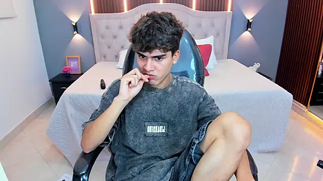 Tommy18__'s Live XXX Chat