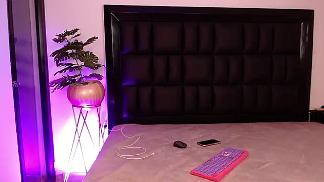 mia_roosee1 Adlı Modelin Canlı XXX Sohbeti