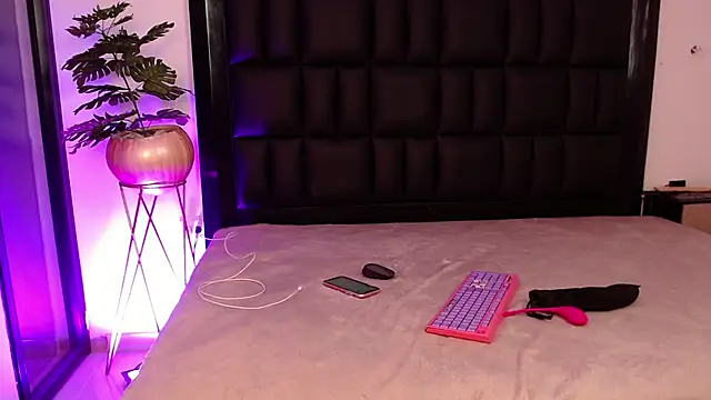 XXX chat uživo modela mia_roosee1