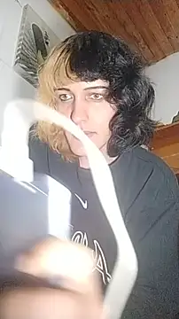 MakiMorningstar Show in webcam