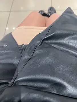 CrazzyChicks Adlı Modelin Canlı XXX Sohbeti