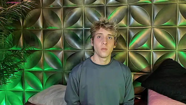 แชท XXX สดของ DannyParker_