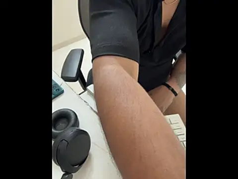 Chat +18 de FlirtyxBoy ao vivo