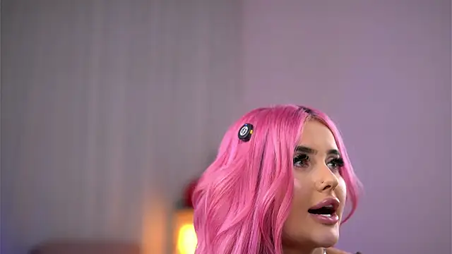 Miky_Lust élő XXX-chatje