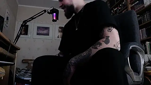 Show modela FindomJason na web-kameri