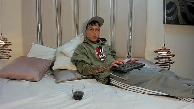 Ethan_Wolfe Chat XXX in diretta